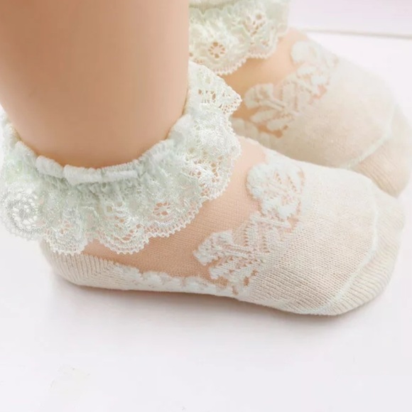 NWT Set Of Two Beautiful Lace Socks - Picture 5 of 7